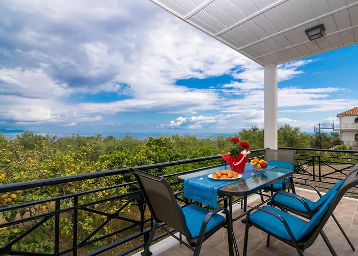 Sosos 2 Bedroom House With Sea View